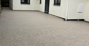 resin-bound-driveways-light-grey-cork